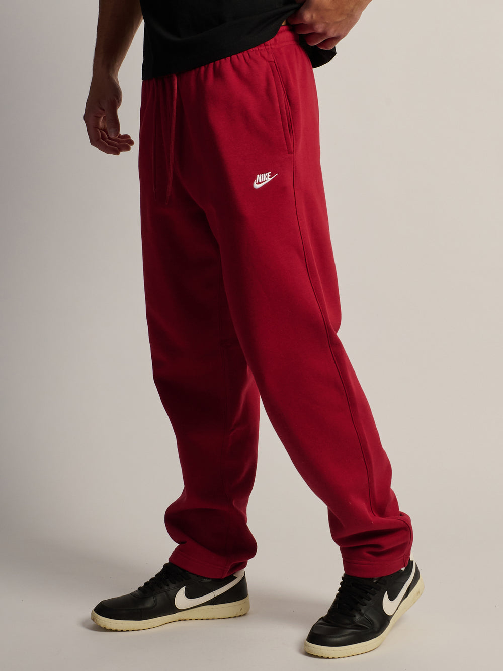 NIKE NIKE CLUB OPEN HEM PANT - CRIMSON - Boathouse