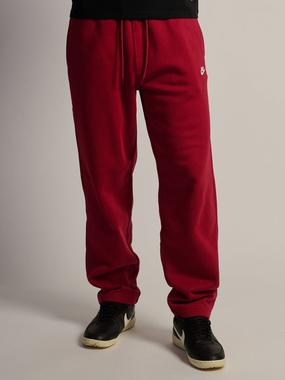 NIKE NIKE CLUB OPEN HEM PANT - CRIMSON - Boathouse