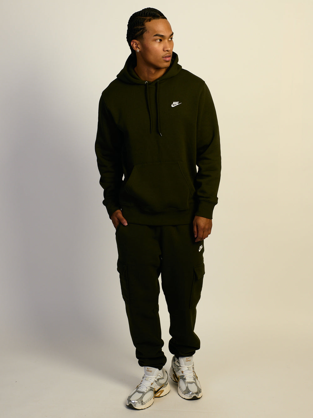 NIKE NIKE SPORTSWEAR CLUB CARGO PANT - SEQUOIA - Boathouse