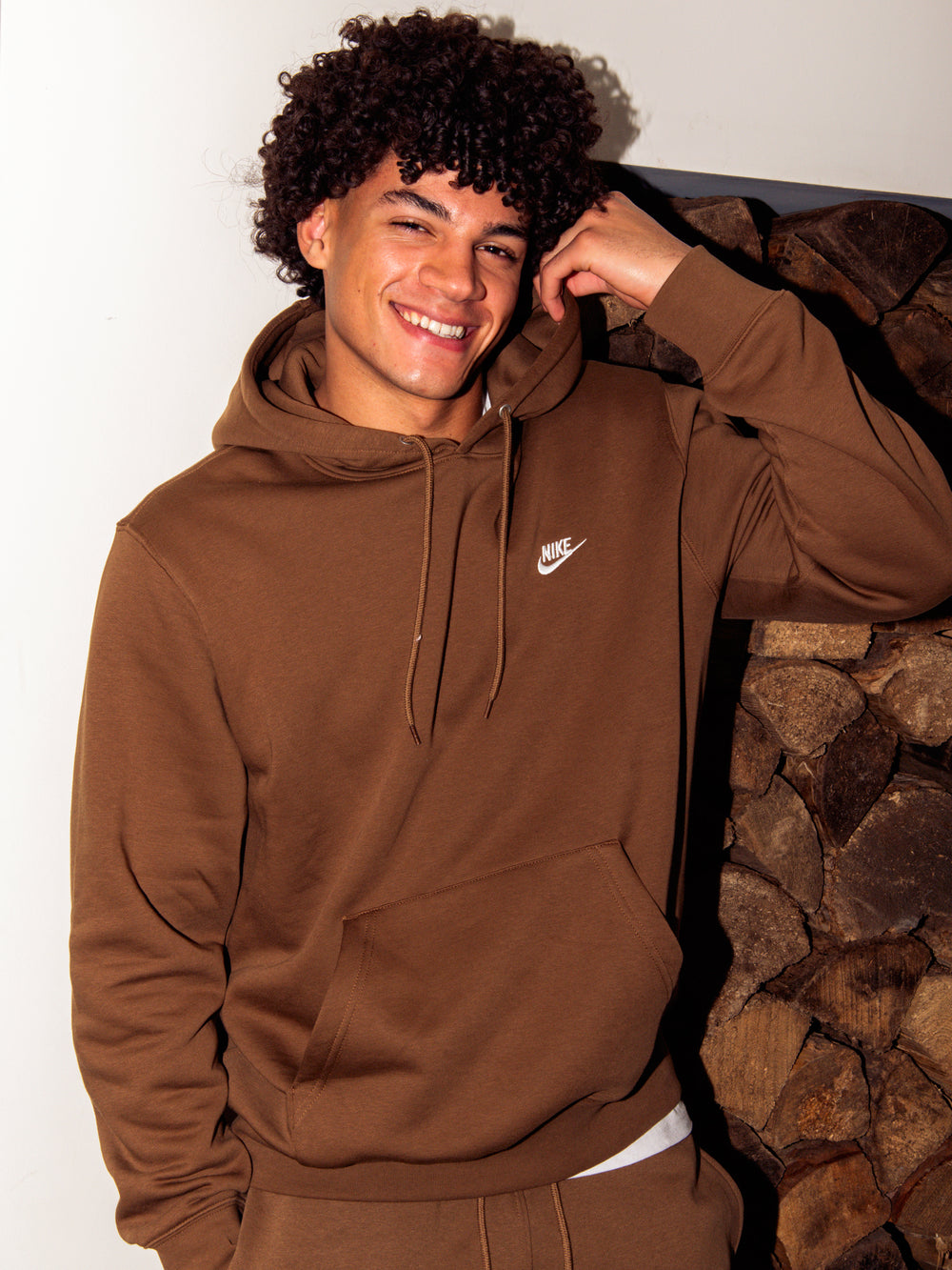 NIKE SPORTSWEAR CLUB PULLOVER HOODIE - BROWN