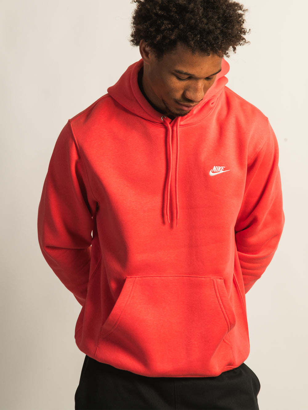 PULL-OVER À CAPUCHE NIKE SPORTSWEAR CLUB - MAGIC EMBER