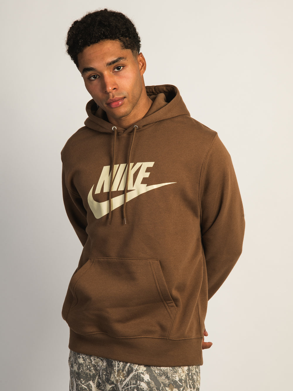 NIKE CLUB GFX PULLOVER HOODIE