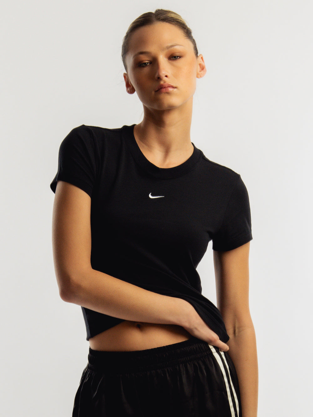 NIKE SPORTSWEAR MOD CROP T-SHIRT