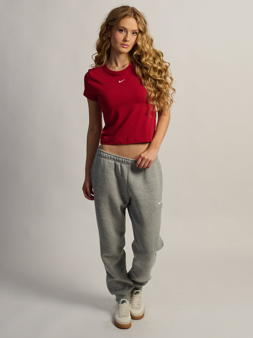 NIKE SPORTSWEAR CHILL KNIT T-SHIRT COURT MOYEN