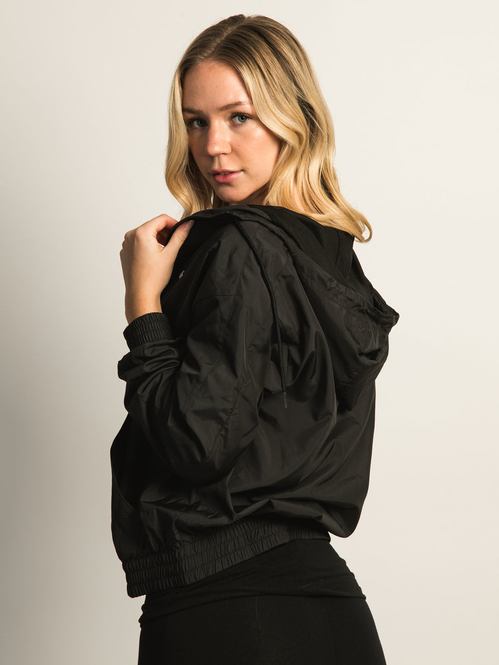 NIKE SPORTSWEAR ESSENTIAL UV WOVEN JACKET