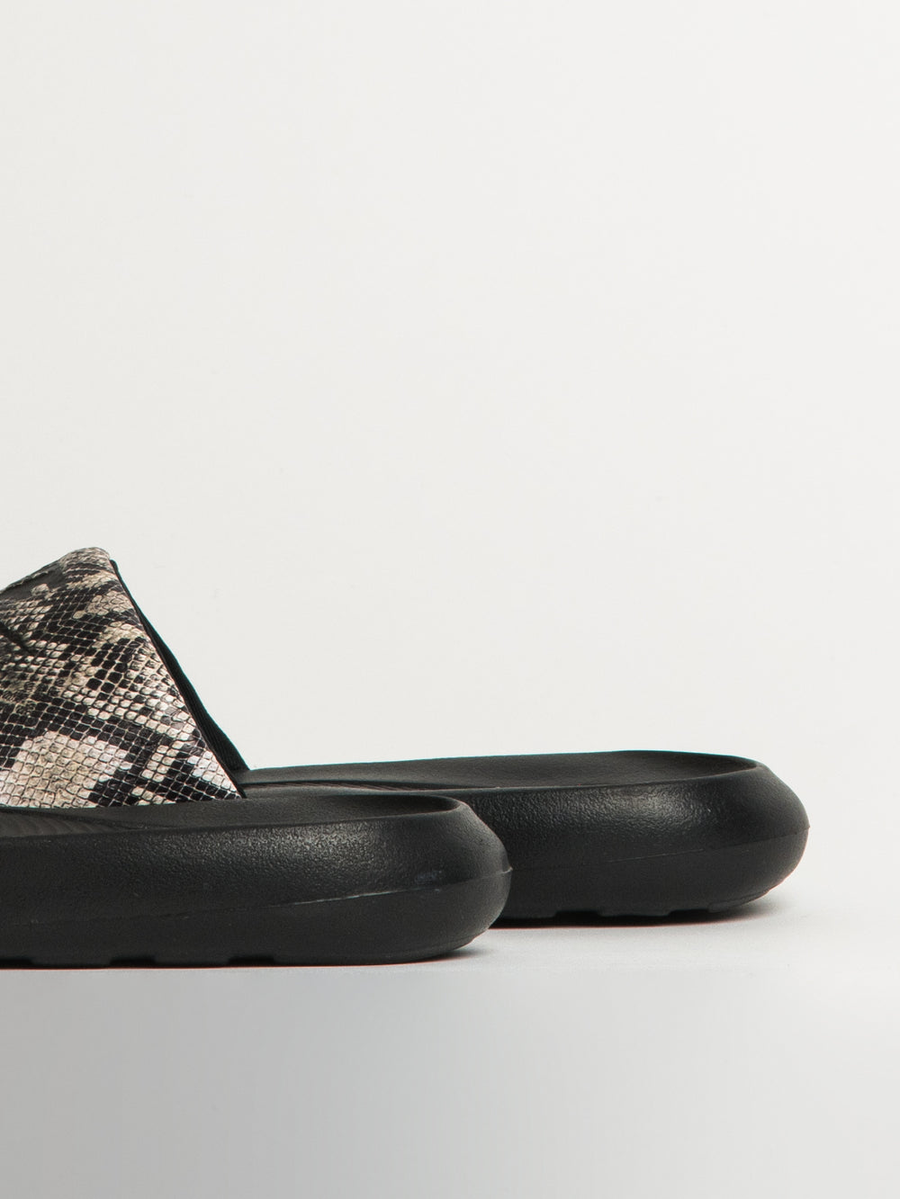 WOMENS NIKE VICTORI ONE SLIDE - SNAKE