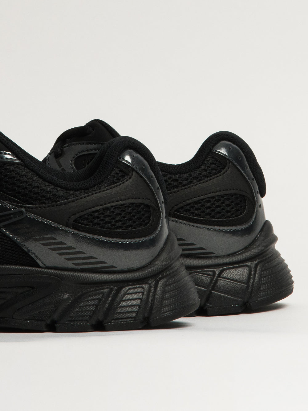NIKE V5 RNR SNEAKER - BLACK