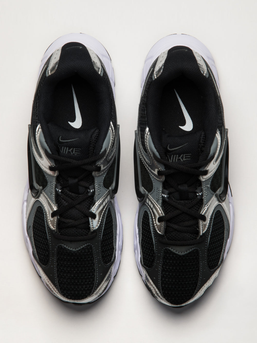 MENS NIKE V5 RNR SNEAKER - BLACK