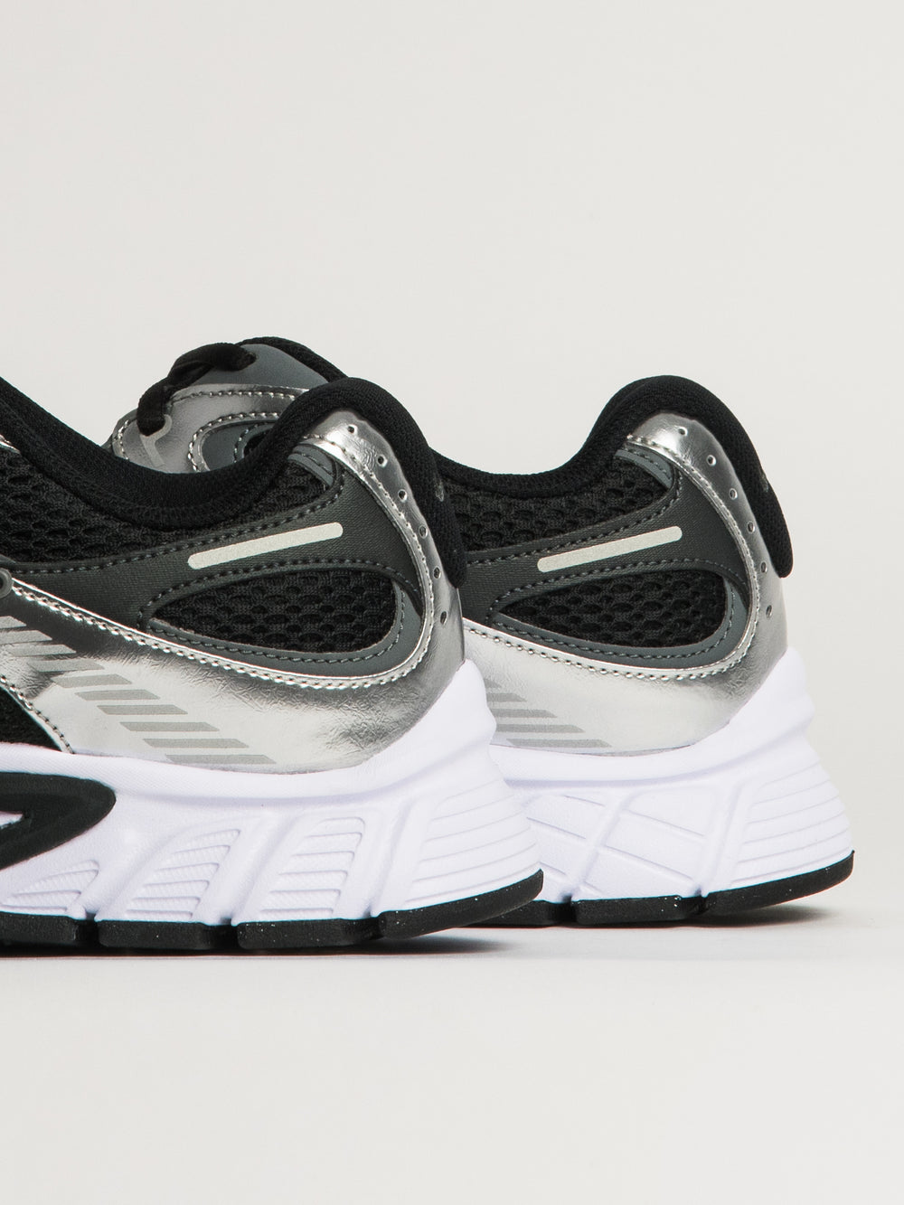 MENS NIKE V5 RNR SNEAKER - BLACK