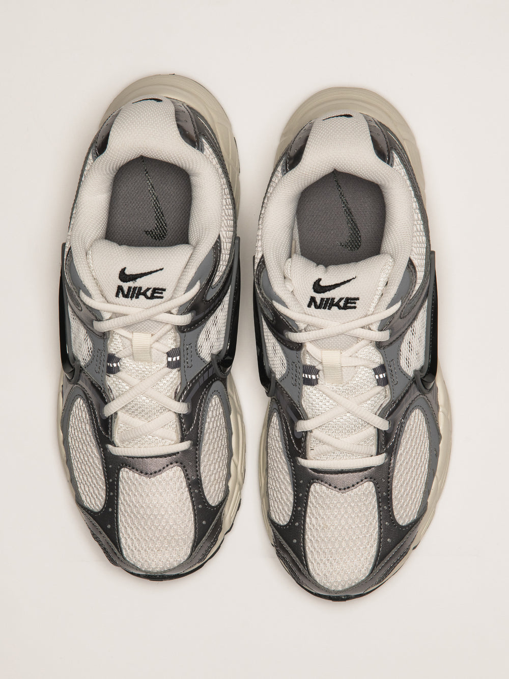 NIKE V5 RNR SNEAKER - GREY