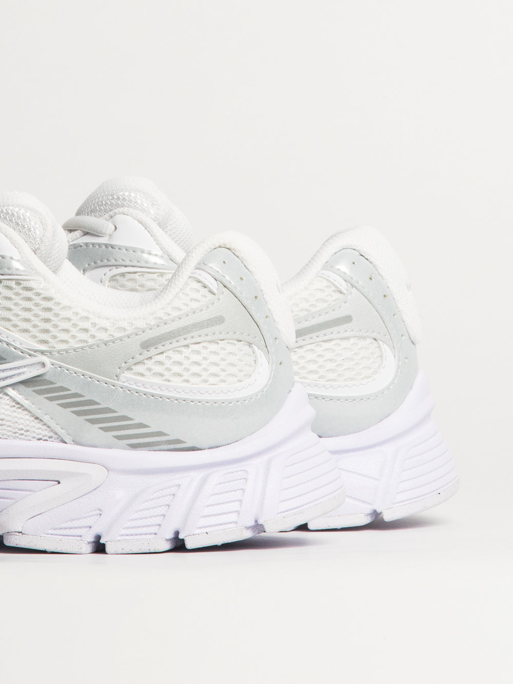 MENS NIKE V5 RNR SNEAKER - WHITE