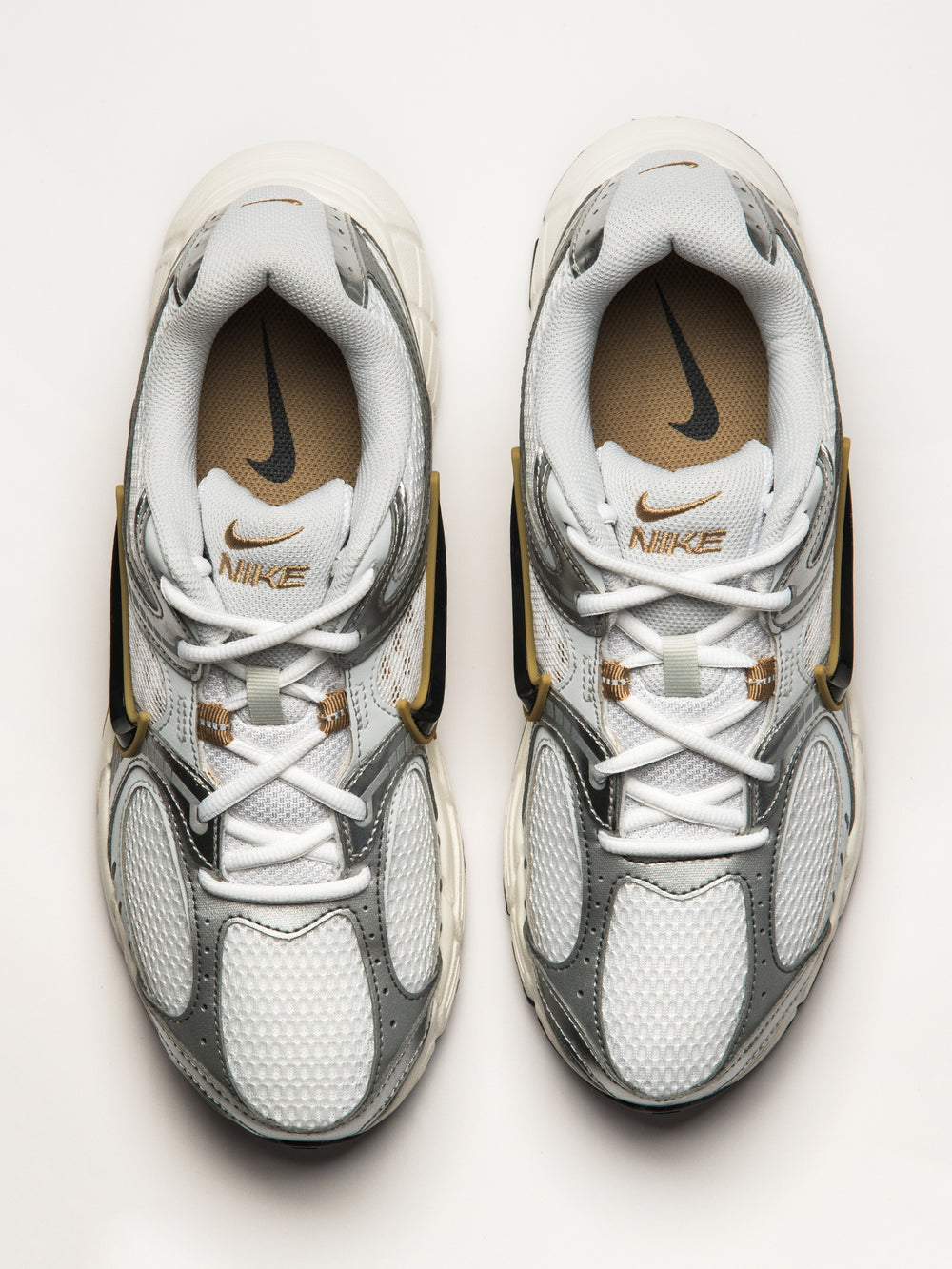 MENS NIKE V5 RNR SNEAKER - WHITE/ASH