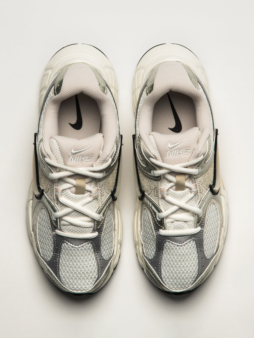 WOMENS NIKE V5 RNR SNEAKER - SUMMIT WHITE