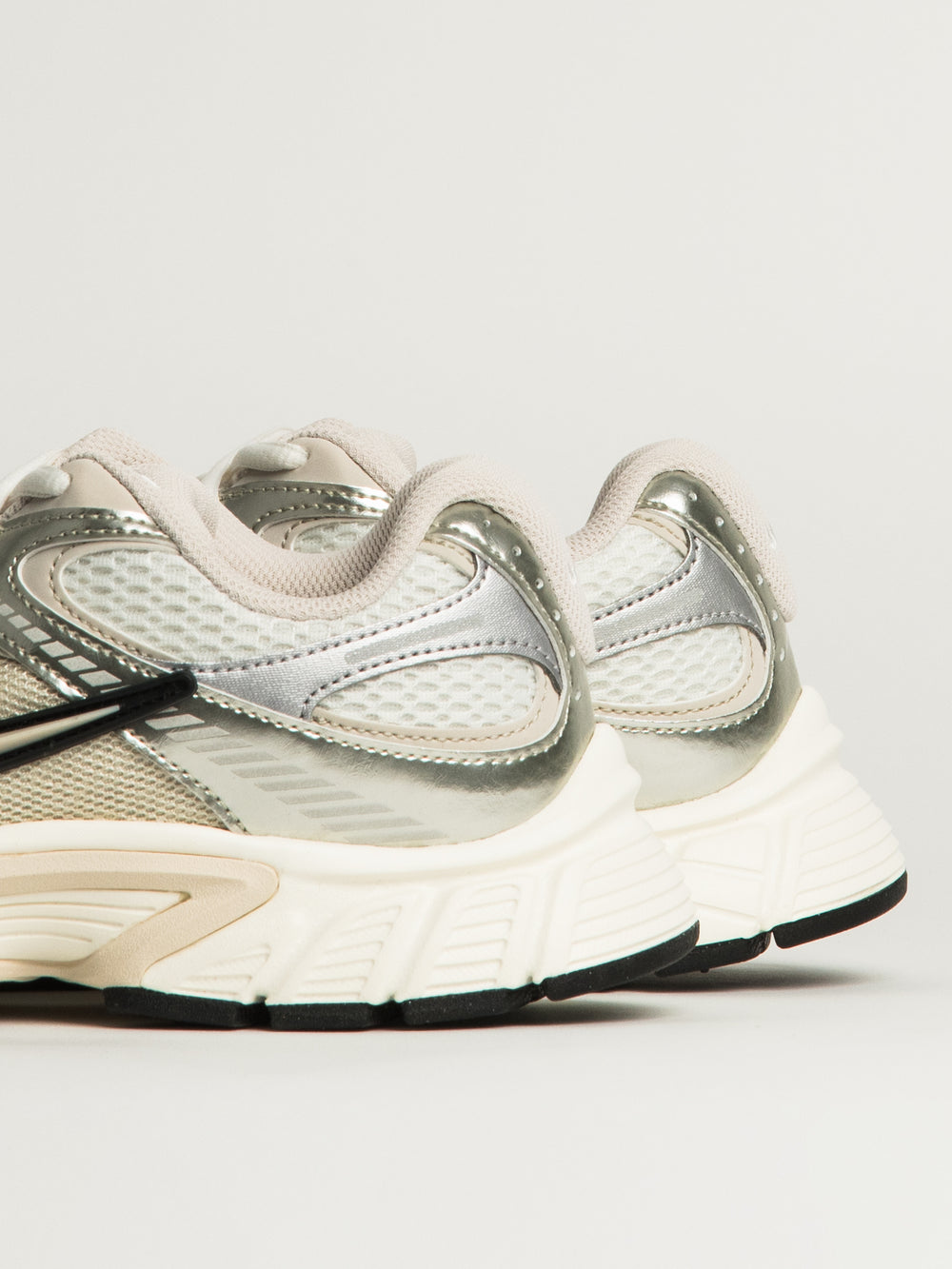 WOMENS NIKE V5 RNR SNEAKER - SUMMIT WHITE