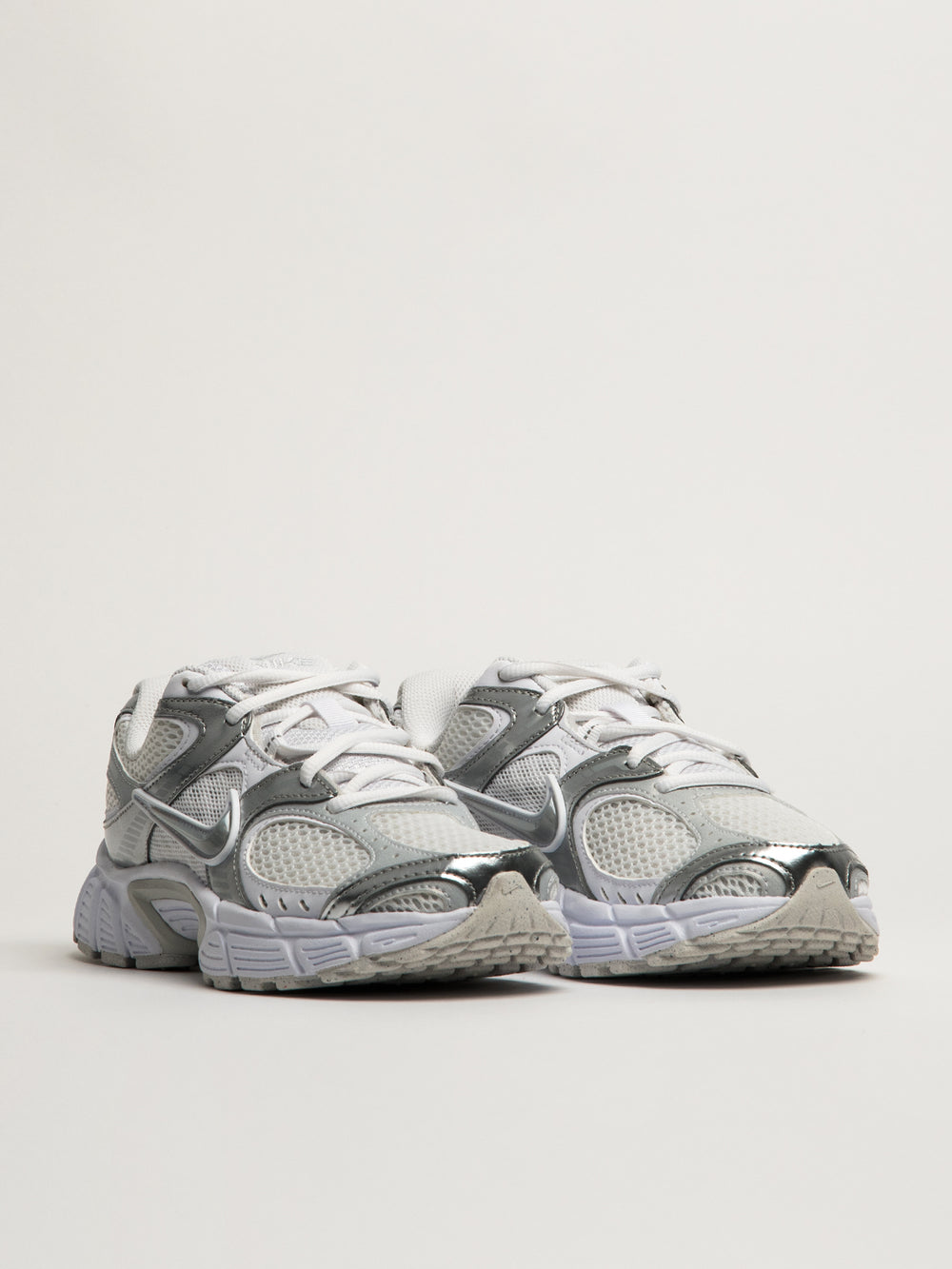 WOMENS NIKE V5 RNR SNEAKER - WHITE/SILVER