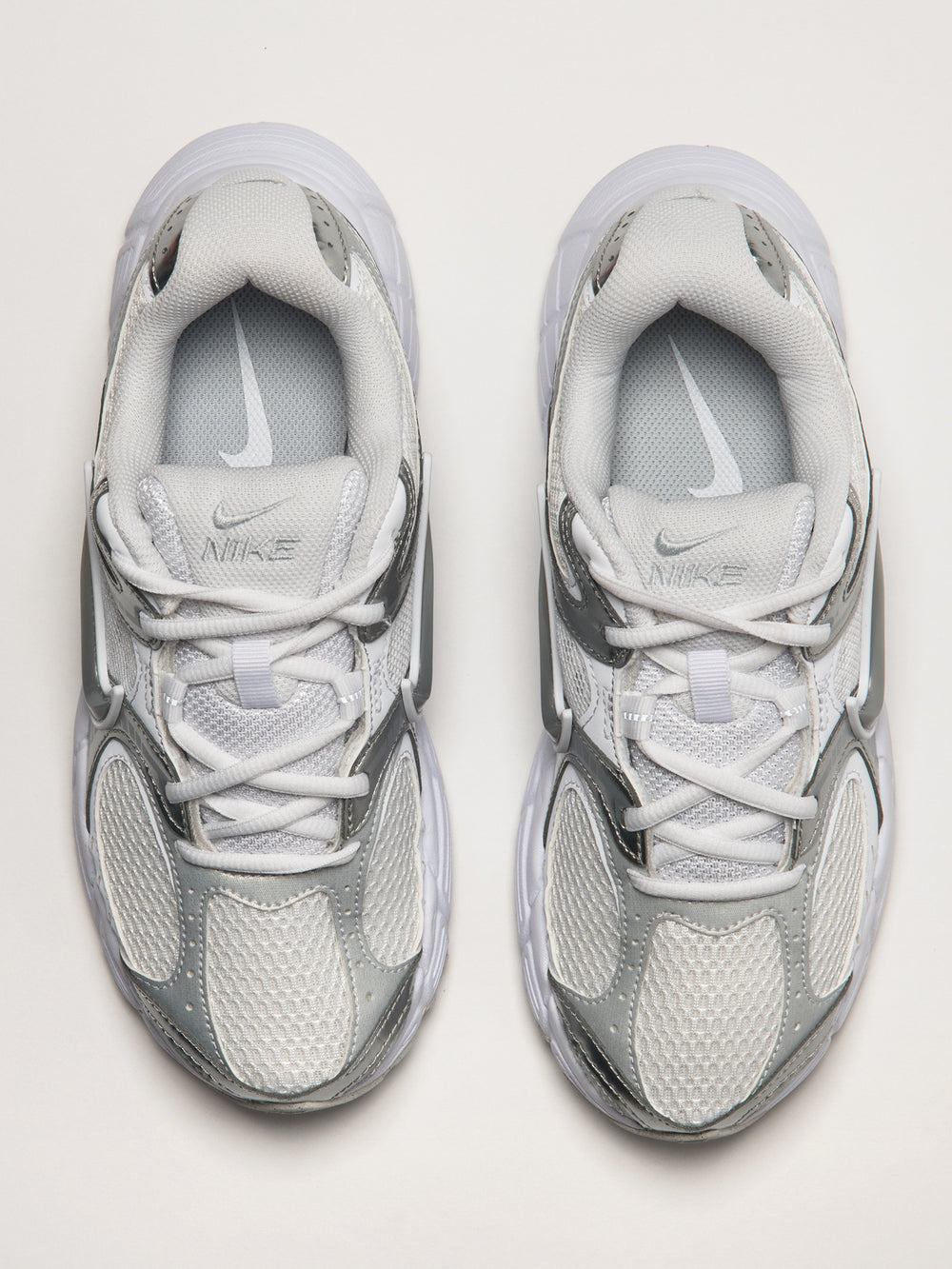 WOMENS NIKE V5 RNR SNEAKER - WHITE/SILVER