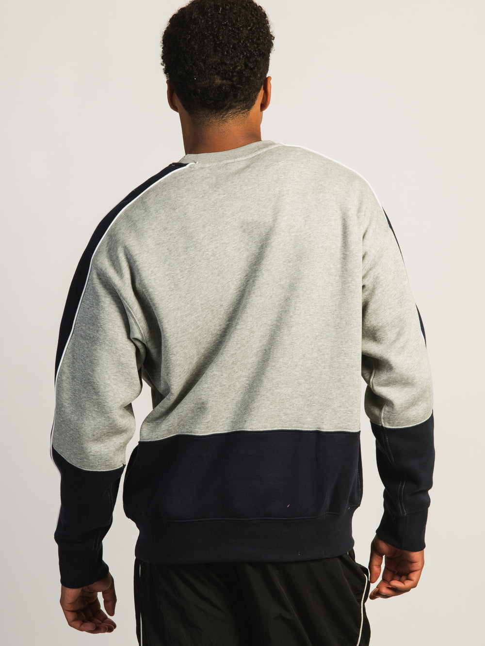 NIKE CLUB BRUSHED FLEECE CREWNECK SWEATER