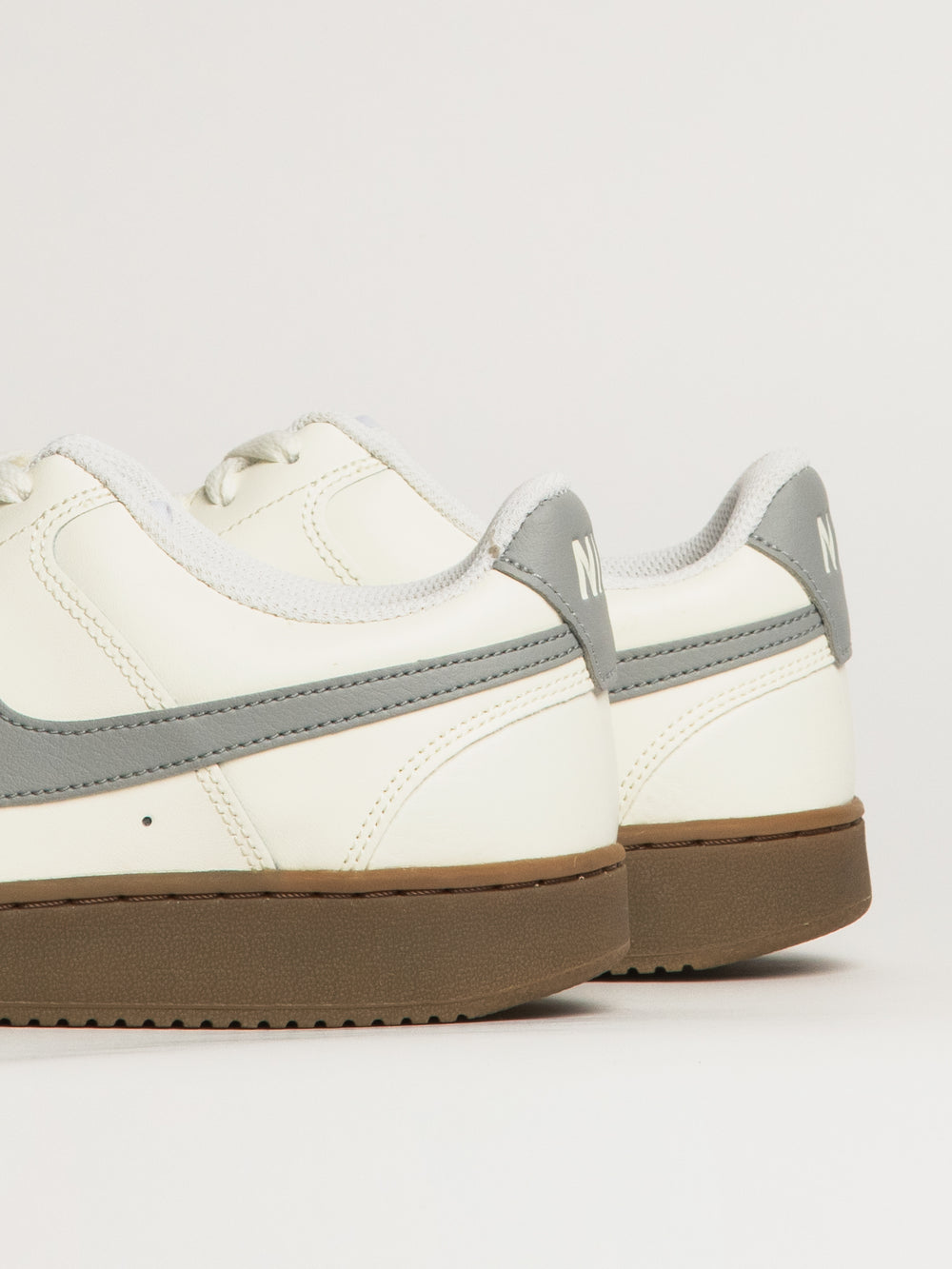 MENS NIKE COURT VISION LOW SNEAKER - WHITE/GREY