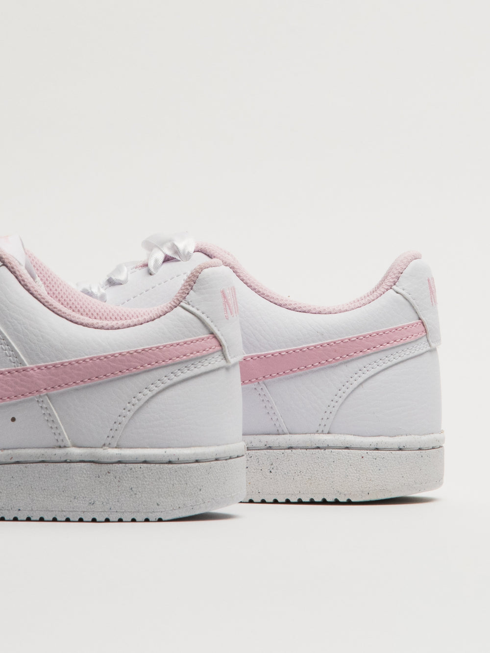 WOMENS NIKE COURT VISION LOW SNEAKER - WHITE/PINK