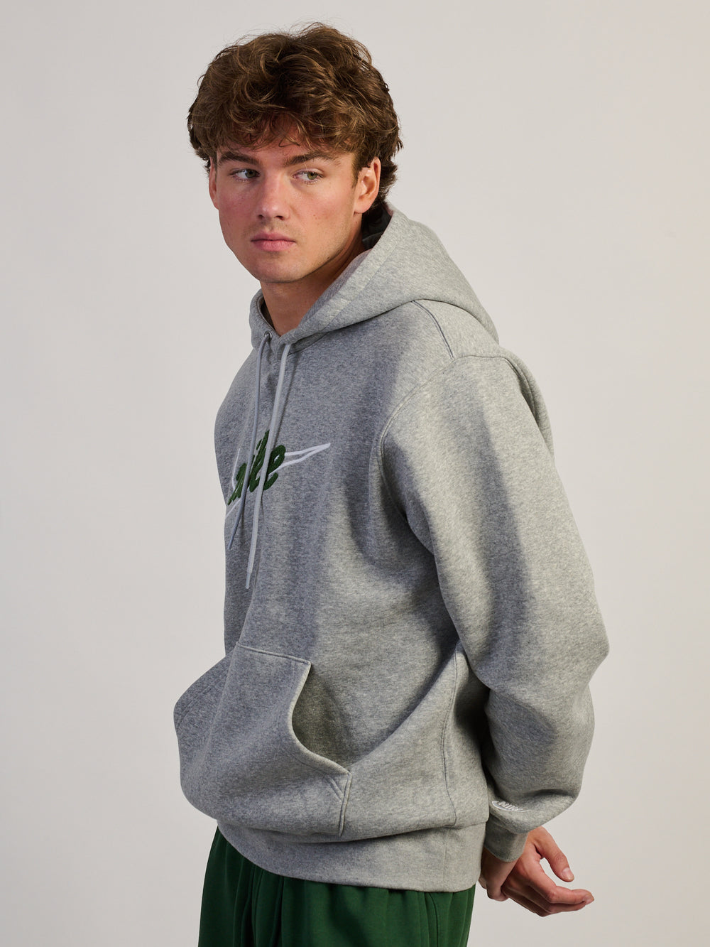 NIKE CHENILLE LOGO PULL OVER HOODIE