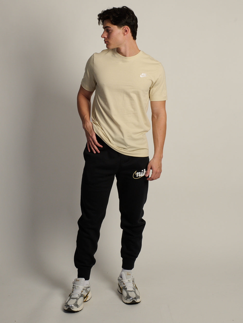 NIKE CLUB CHENILLE JOGGER - BLACK
