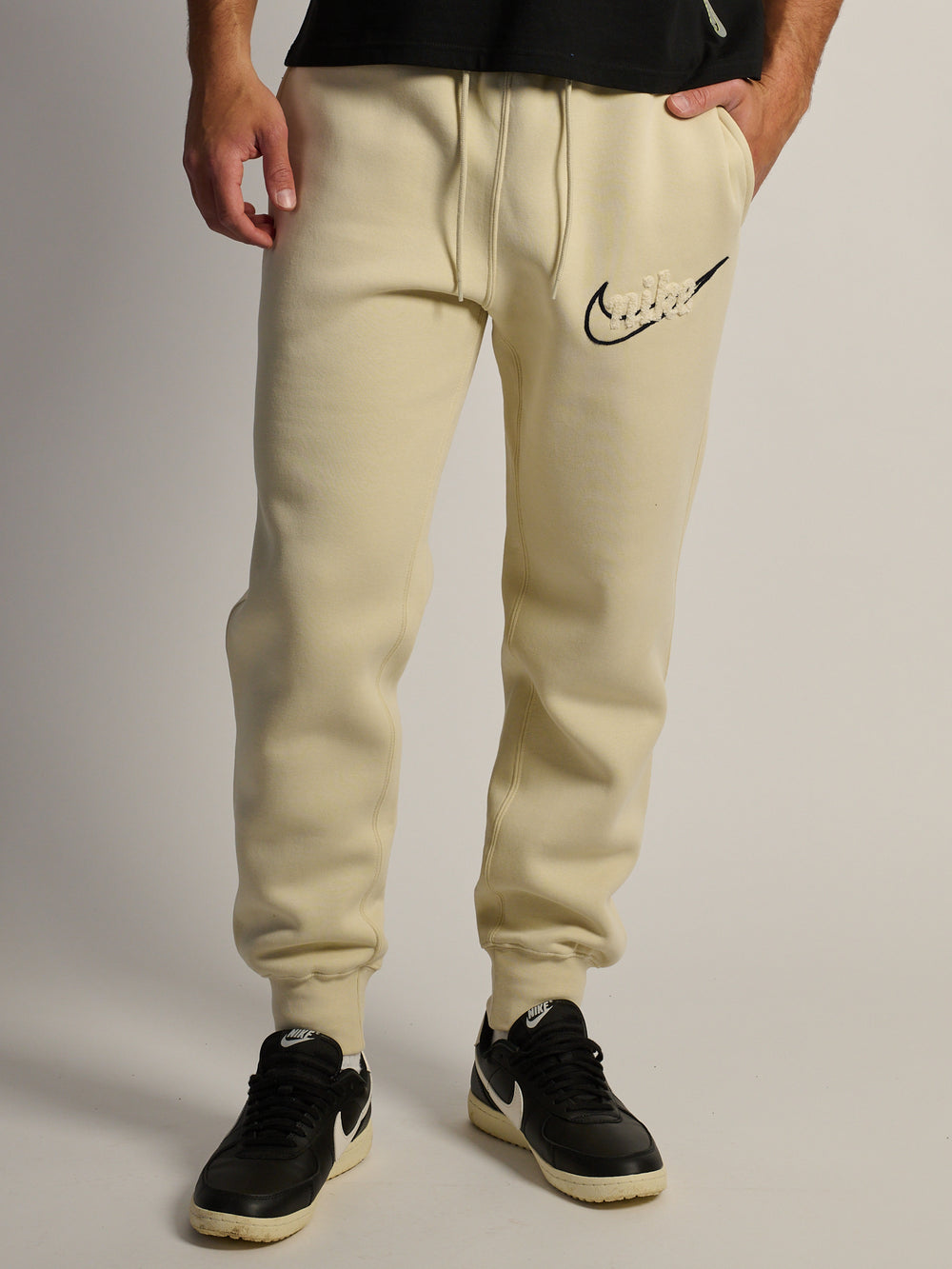 NIKE NIKE CLUB CHENILLE JOGGER - LIGHT KHAKI - Boathouse