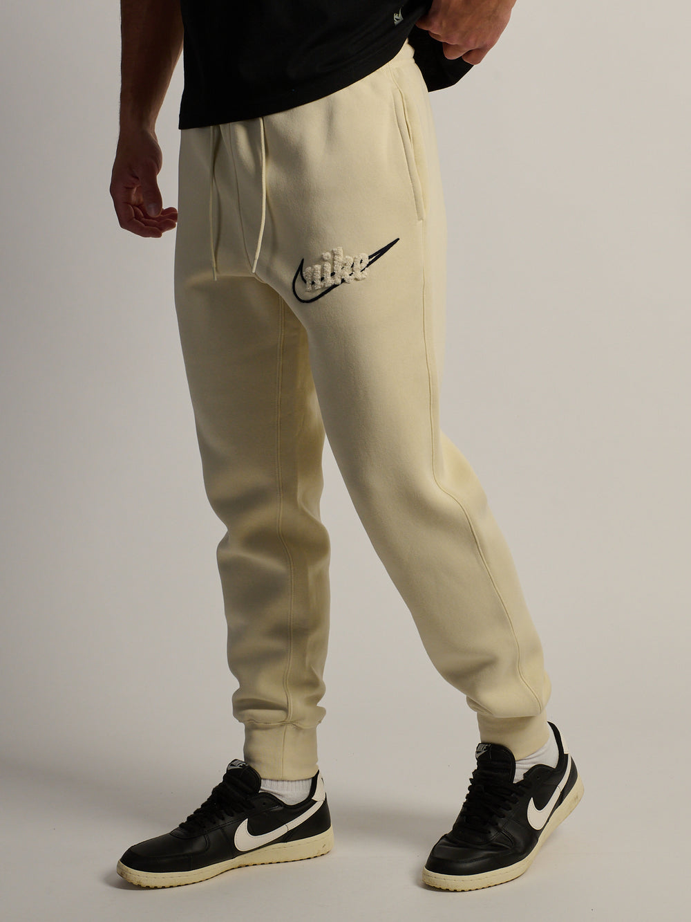 NIKE CLUB CHENILLE JOGGER - LIGHT KHAKI