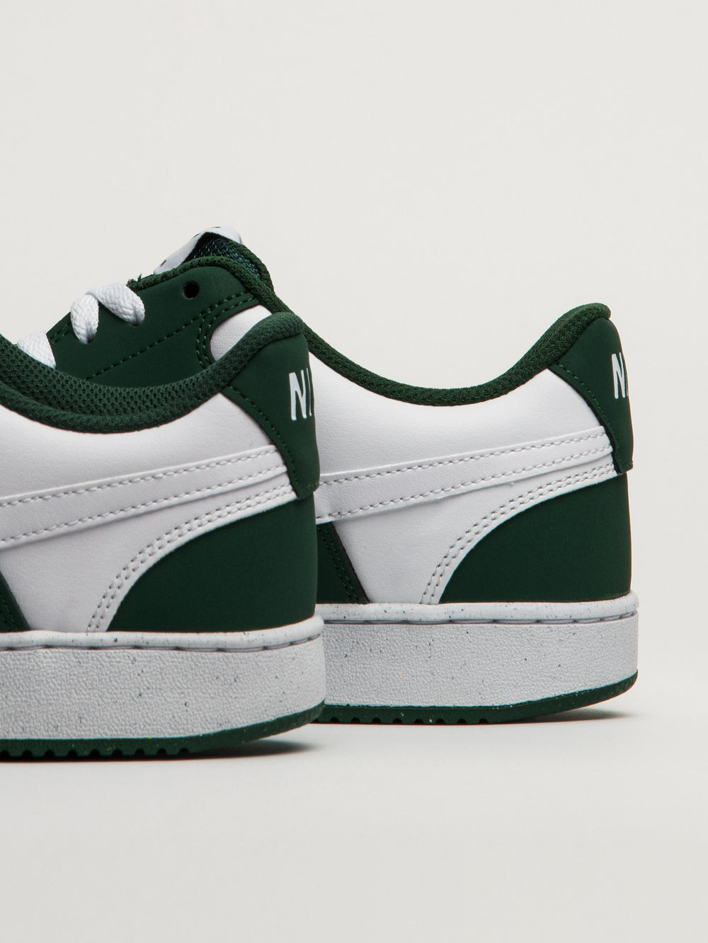MENS NIKE COURT VISION LO SNEAKER - GREEN/WHITE