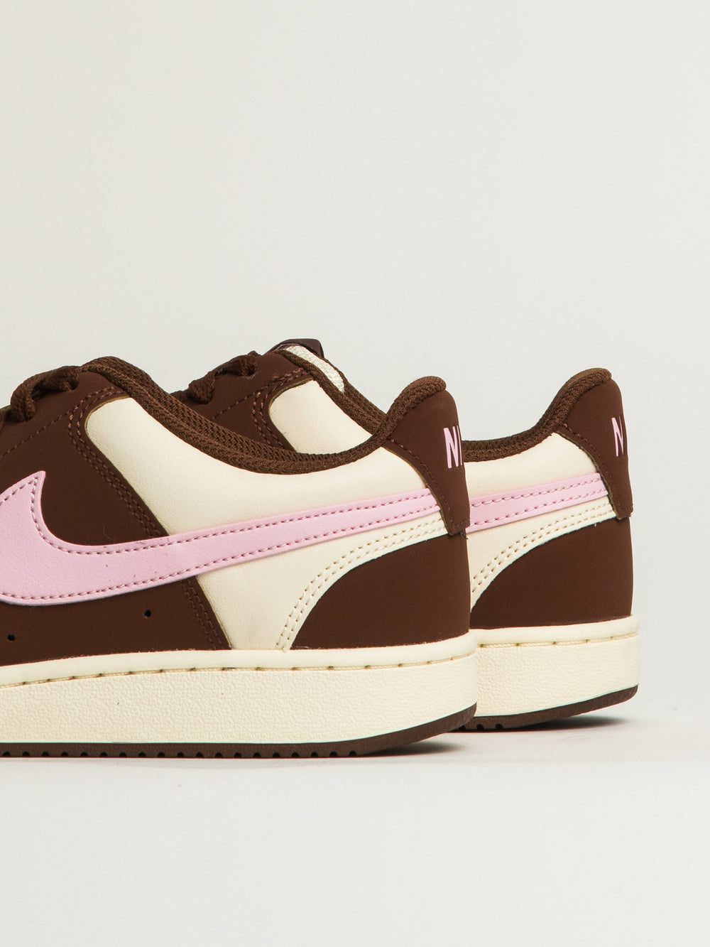 WOMENS NIKE COURT VISION LOW SNEAKER - BROWN