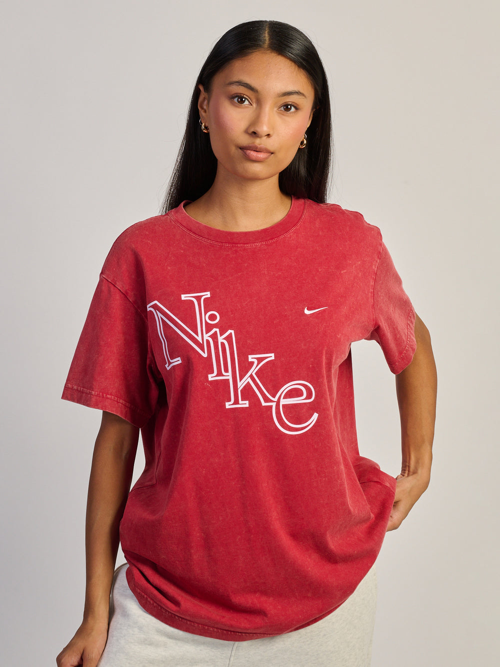 NIKE T-SHIRT TOUGH ROUGE