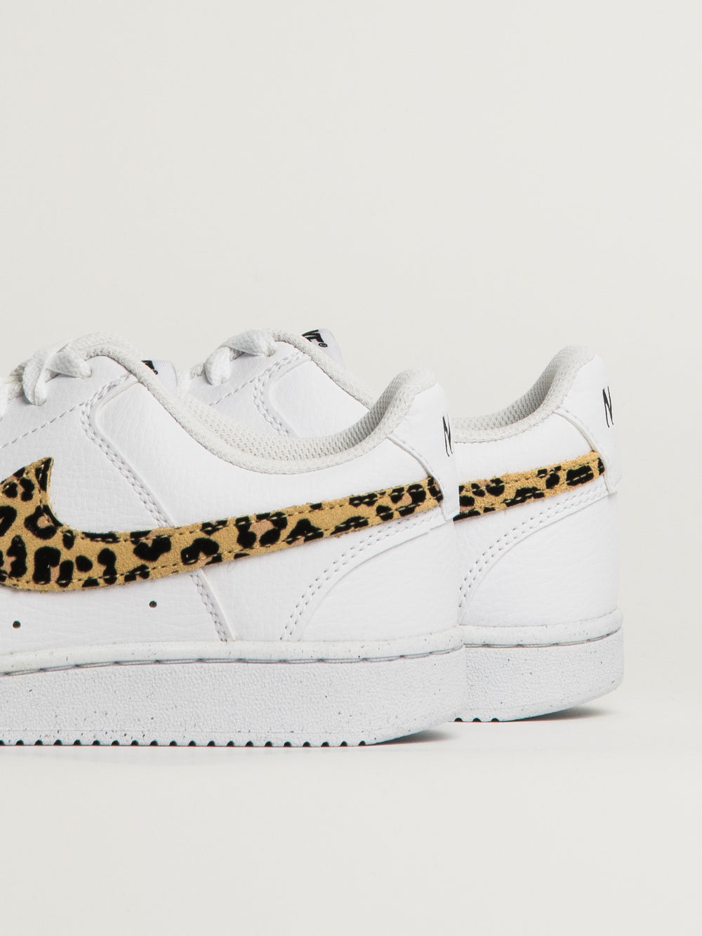 FEMMES NIKE COURT VISION LOW NEXT NATURE SNEAKER - BLANC