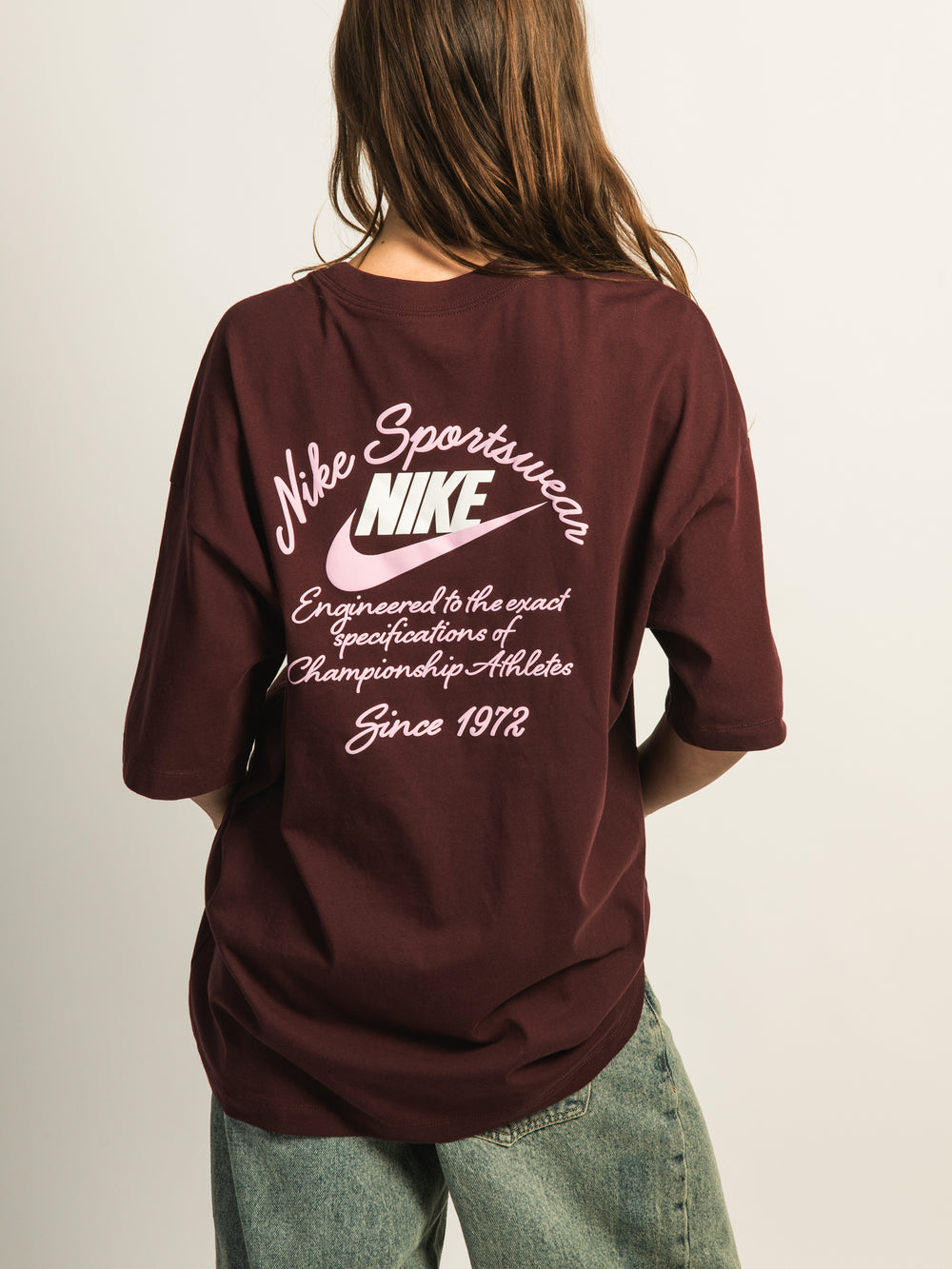 NIKE SPORTSWEAR CLASSICS TEE - BURGUNDY