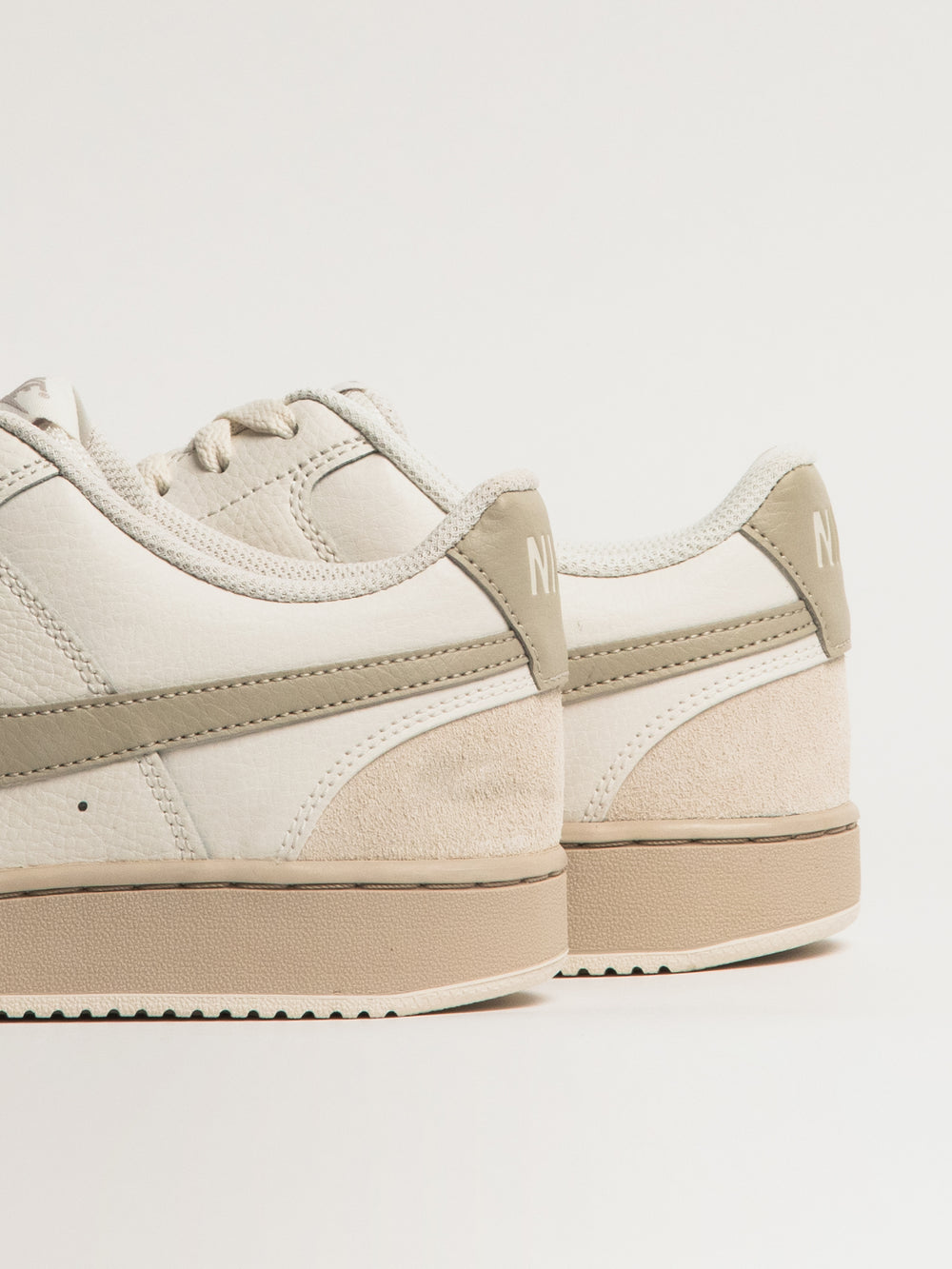 BASKETS NIKE COURT VISION LO EN DAIM POUR HOMMES - CRÈME