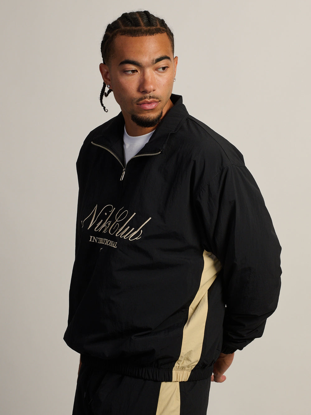 NIKE INTERNATIONAL HALF ZIP