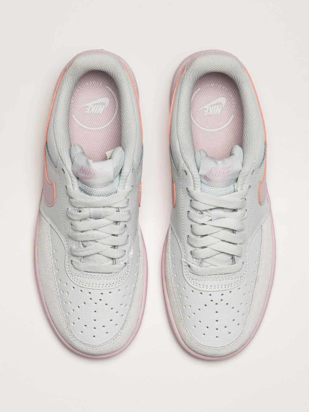 SNEAKER NIKE COURT VISION LO EN DAIM POUR FEMME - BLANC/ROSE