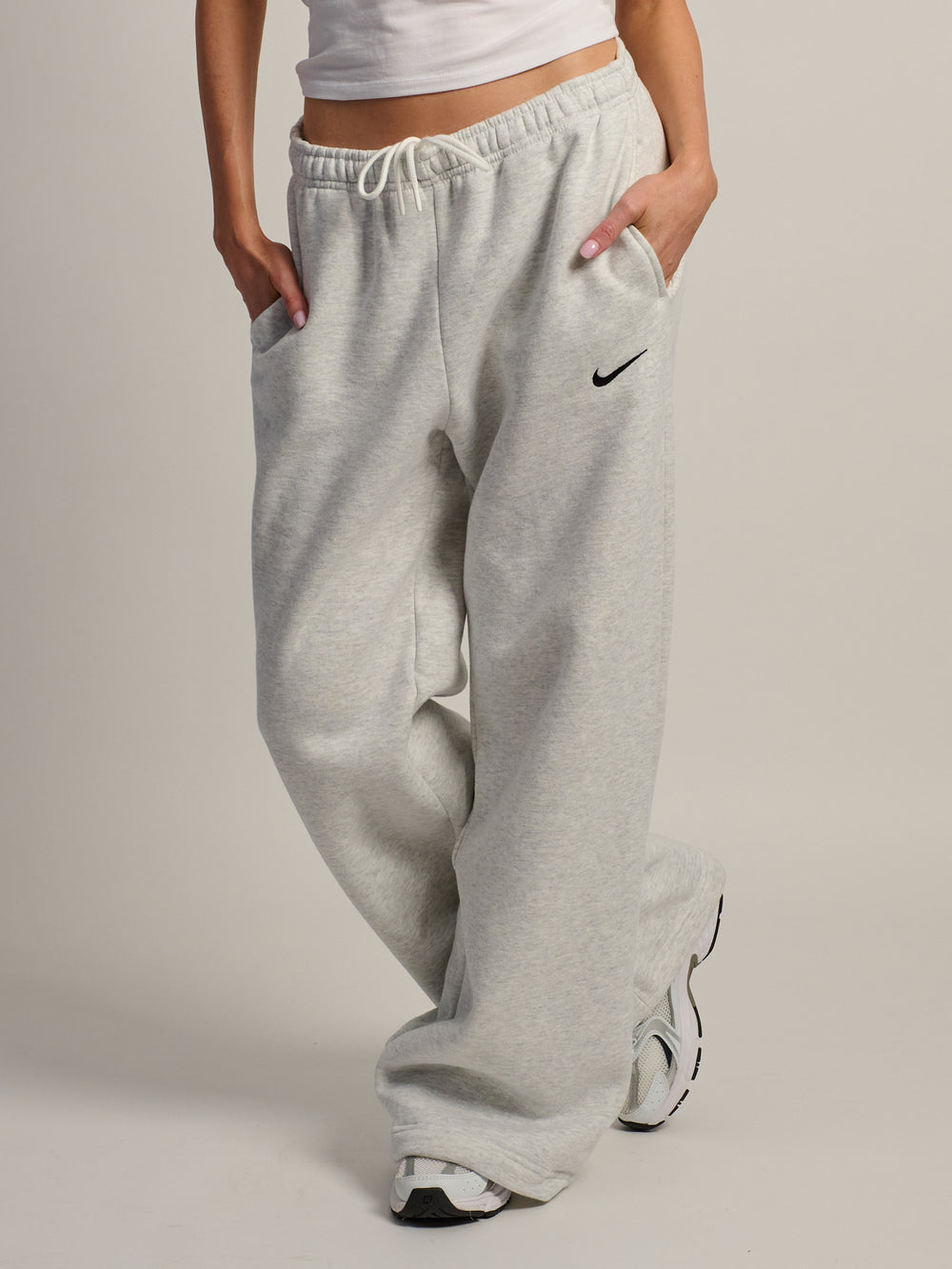 NIKE STDO FLEECE PANTALON LARGE TAILLE MI-HAUTE - GRIS CHINÉ