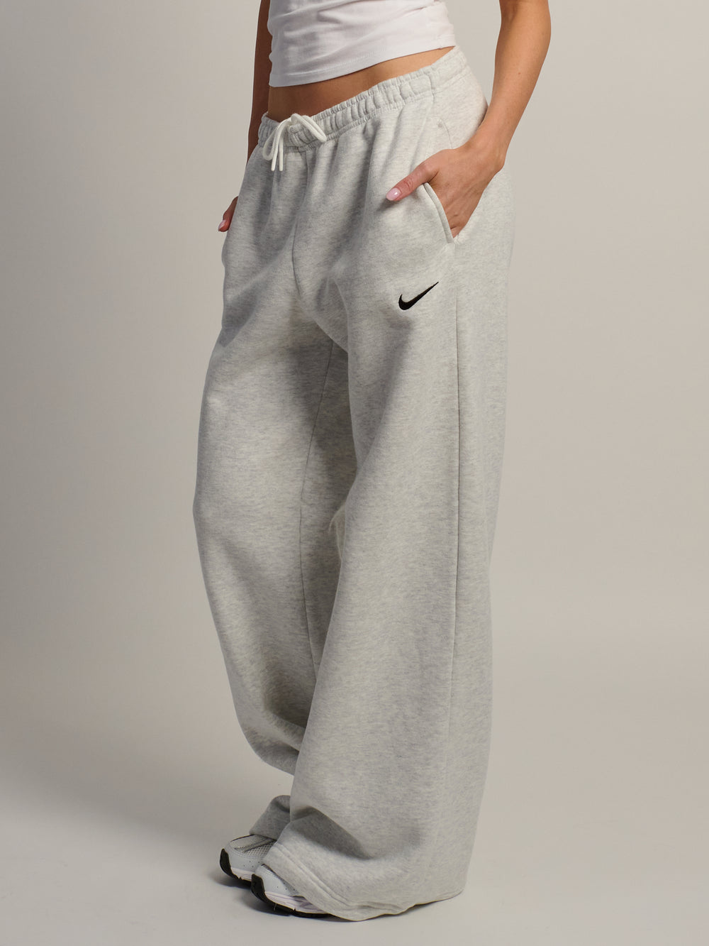 NIKE STDO FLEECE PANTALON LARGE TAILLE MI-HAUTE - GRIS CHINÉ