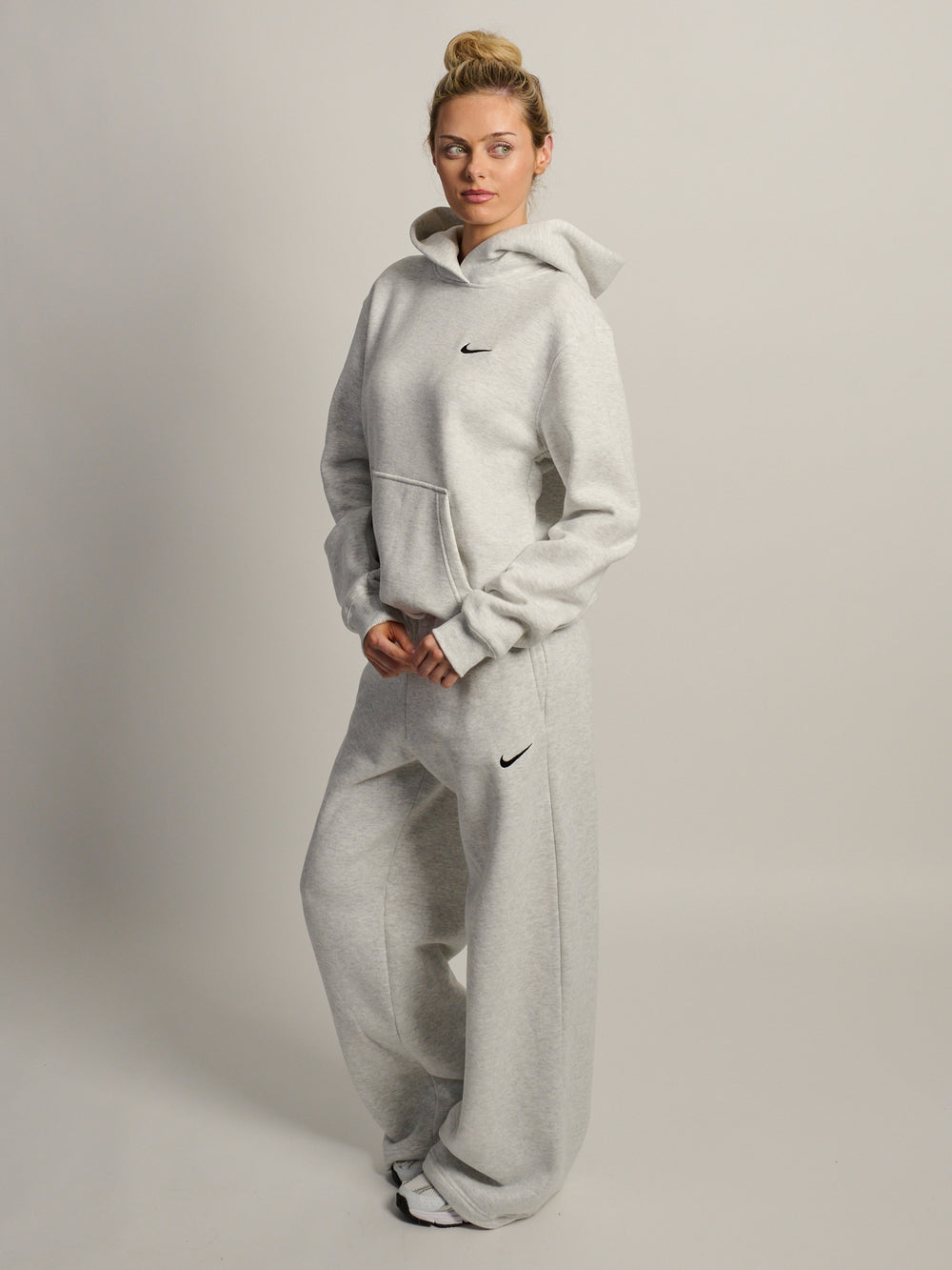 NIKE STDO FLEECE PANTALON LARGE TAILLE MI-HAUTE - GRIS CHINÉ