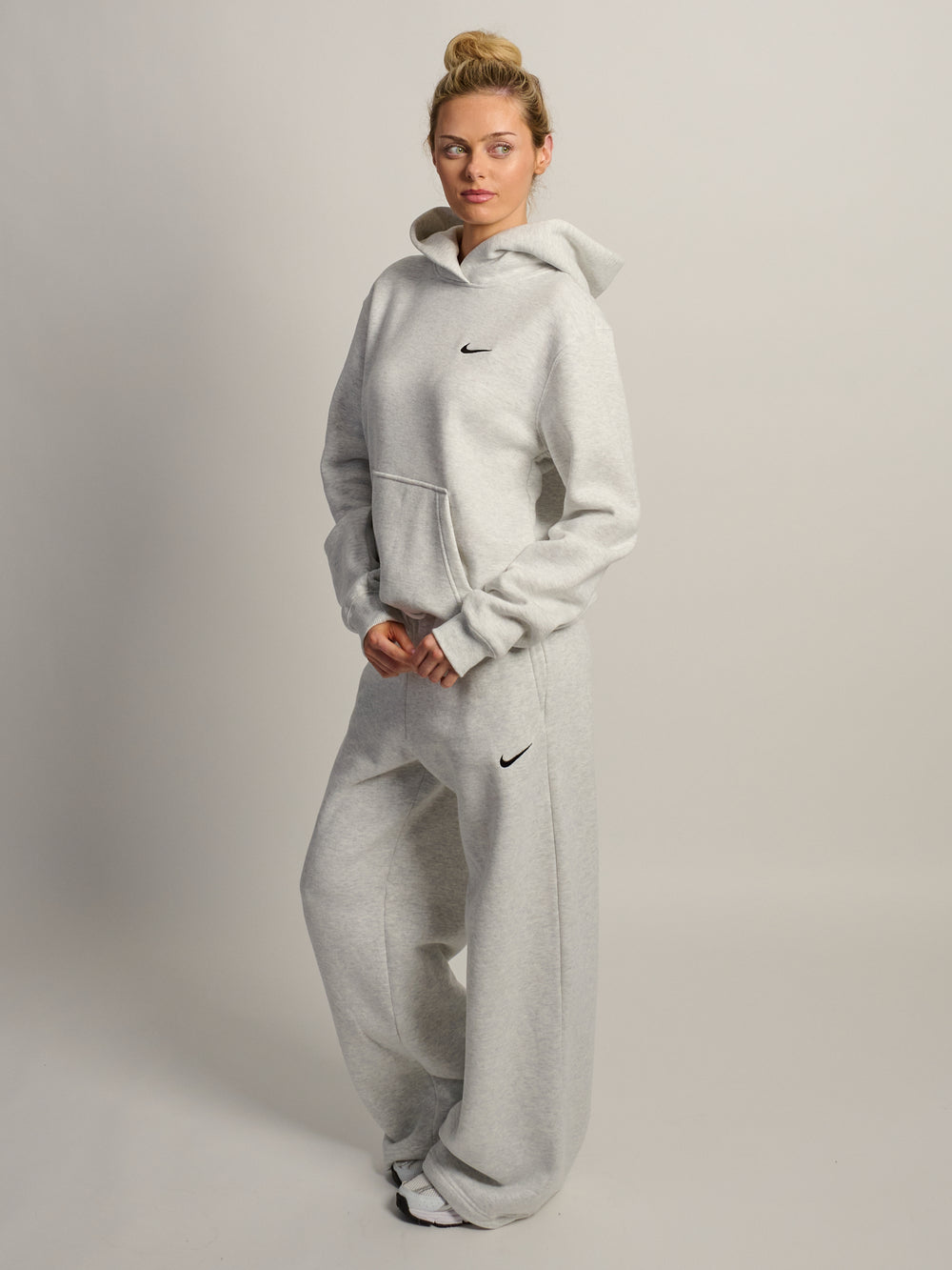 NIKE STDO FLEECE PANTALON LARGE TAILLE MI-HAUTE - GRIS CHINÉ