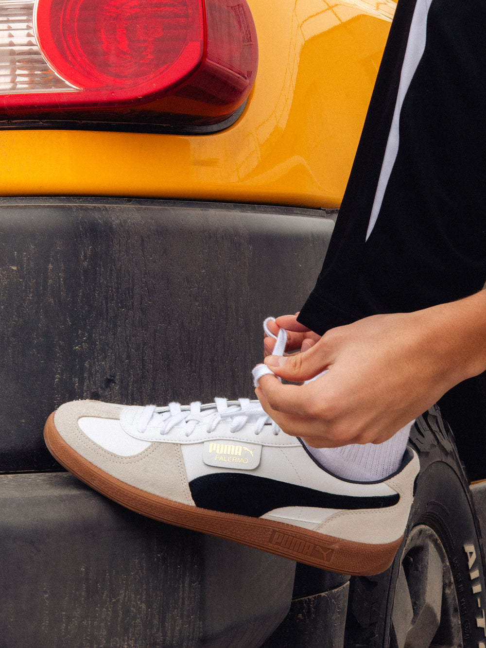 MENS PUMA PALERMO LEATHER SNEAKER - WHITE/VAPOR GRAY/BLACK/GUM