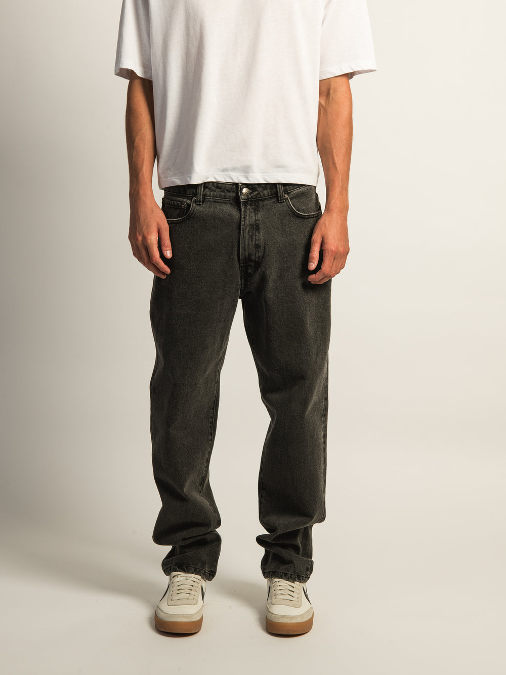 JEANS AMPLE TAINTED – DÉLAVAGE NOIR VINTAGE