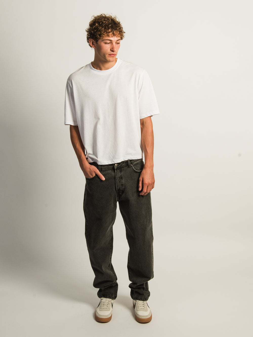 JEANS AMPLE TAINTED – DÉLAVAGE NOIR VINTAGE