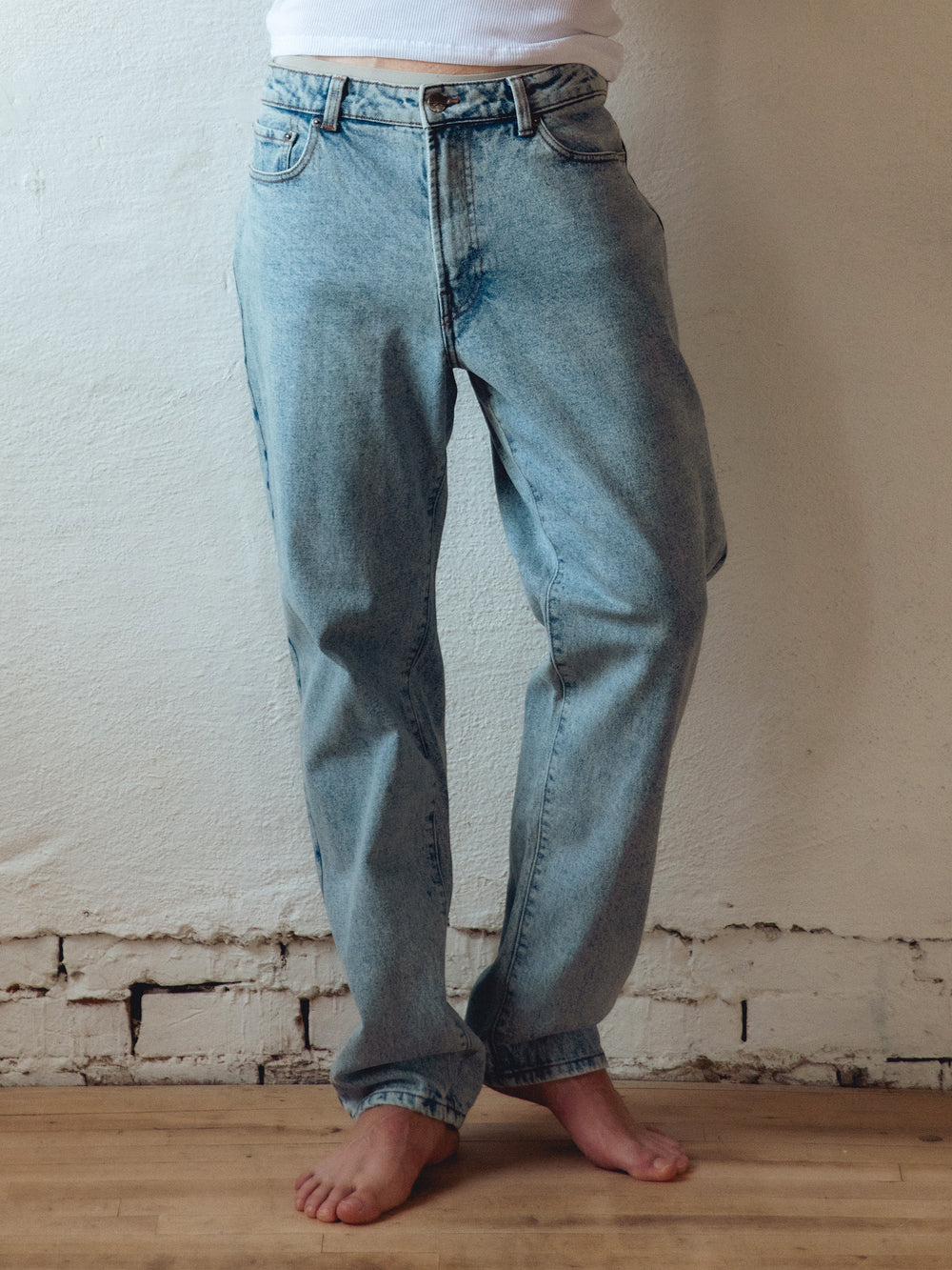 JEANS AMPLE TAINTED – DÉLAVAGE DENIM CLAIR