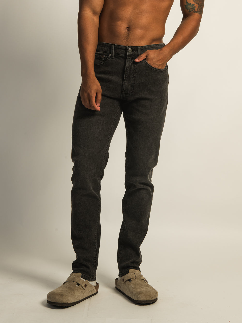 JEAN COUPE ATHLÉTIQUE TAINTED - DÉLAVAGE NOIR VINTAGE