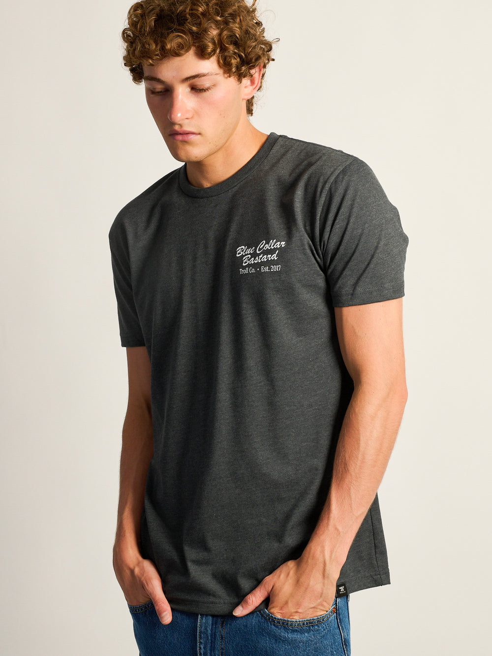 T-SHIRT PETIT DÉJEUNER À COL BLEU TROLL CO.