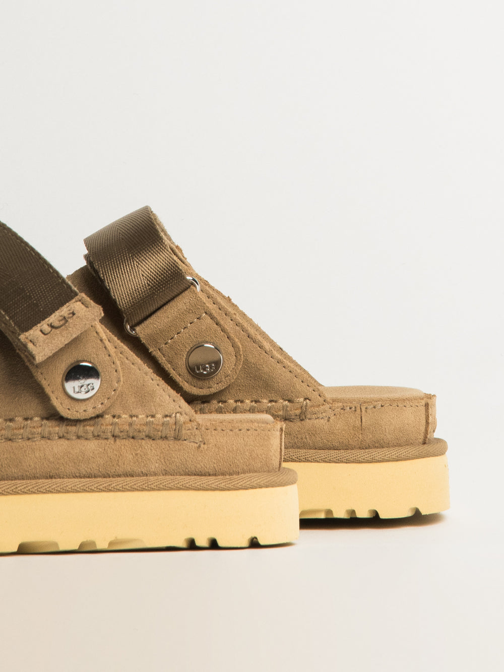 UGG GOLDENSTAR ADJUSTABLE SLIDE WOMENS - SAND