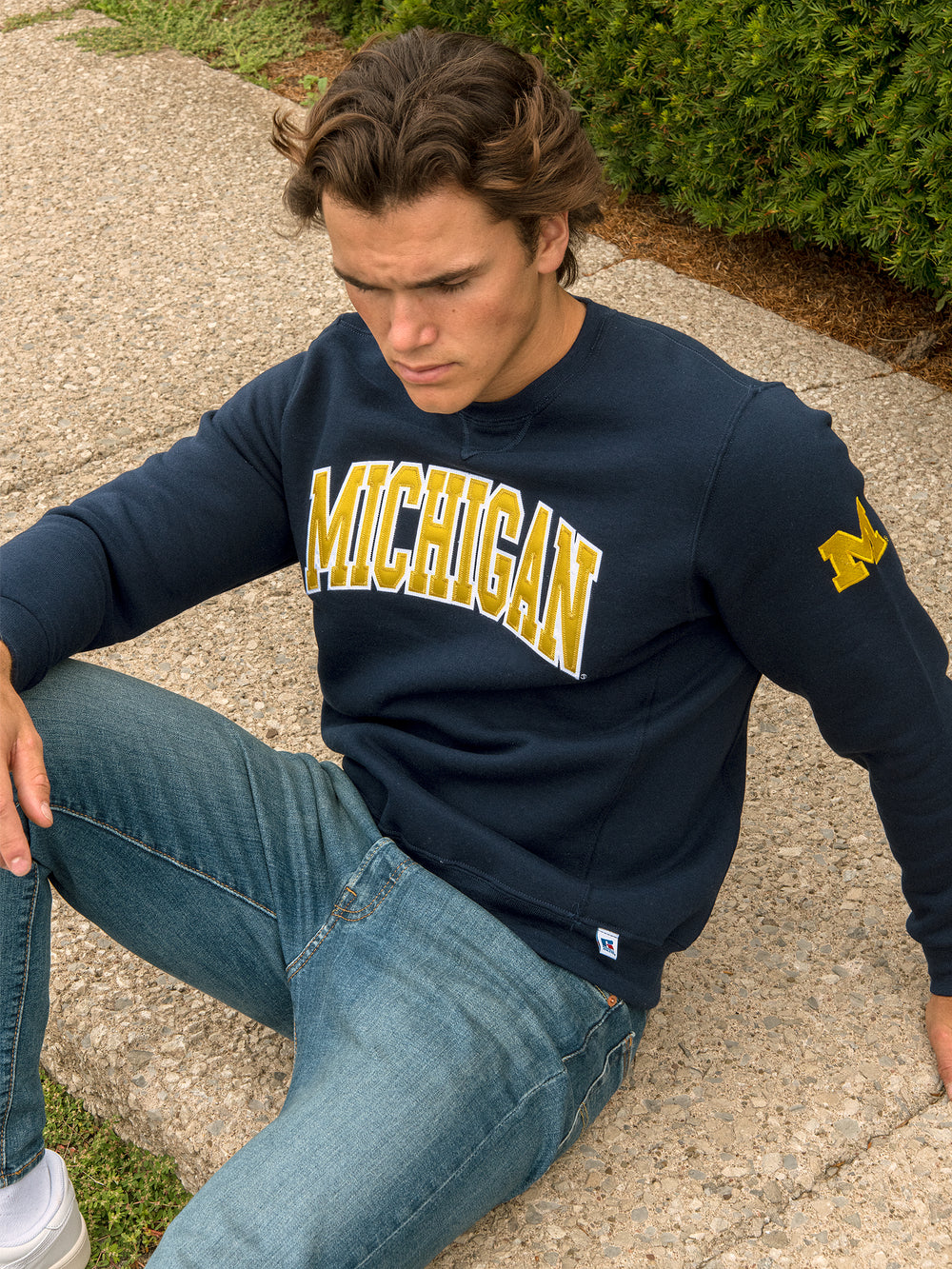 NCAA MICHIGAN SLEEVE EMBROIDERED CREW