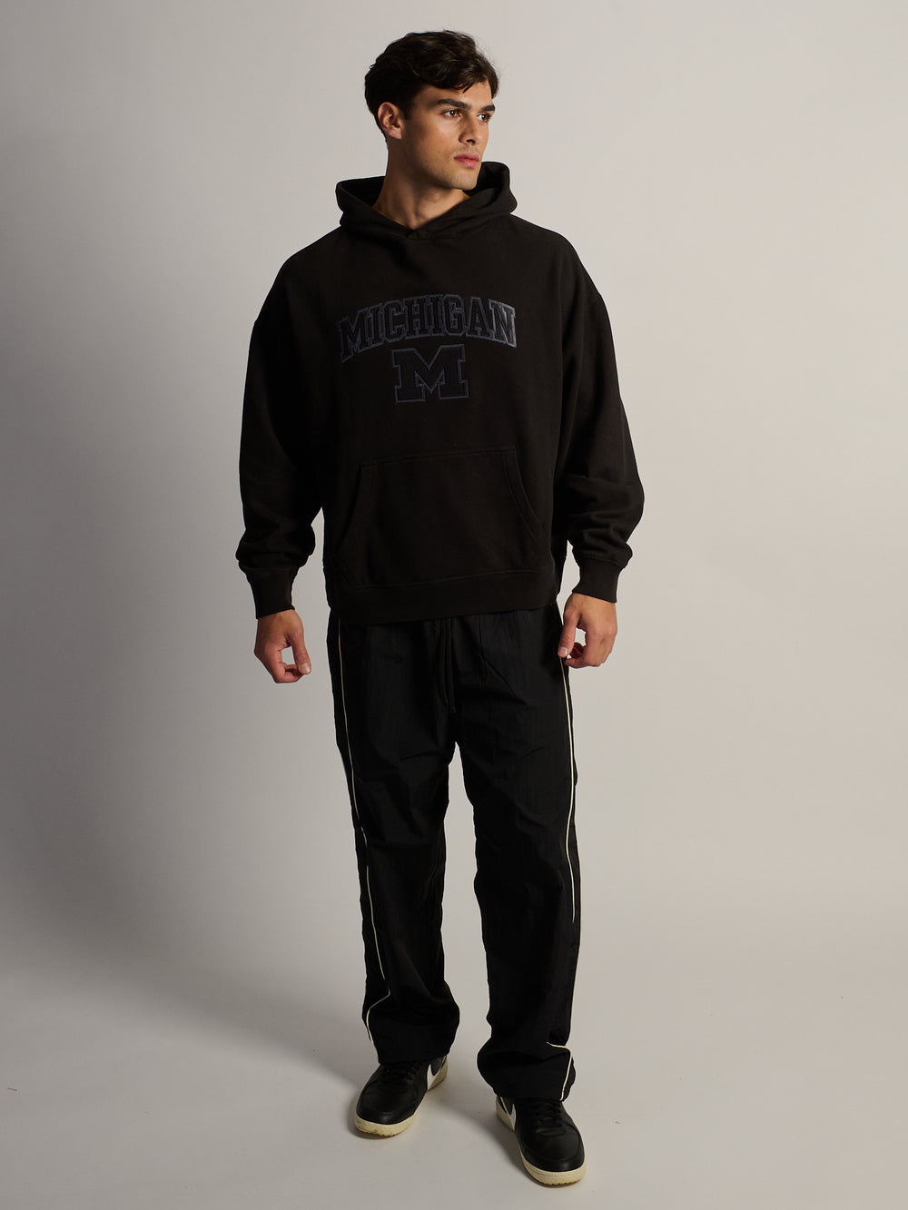 MICHIGAN TONAL PULLOVER HOODIE - NOIR