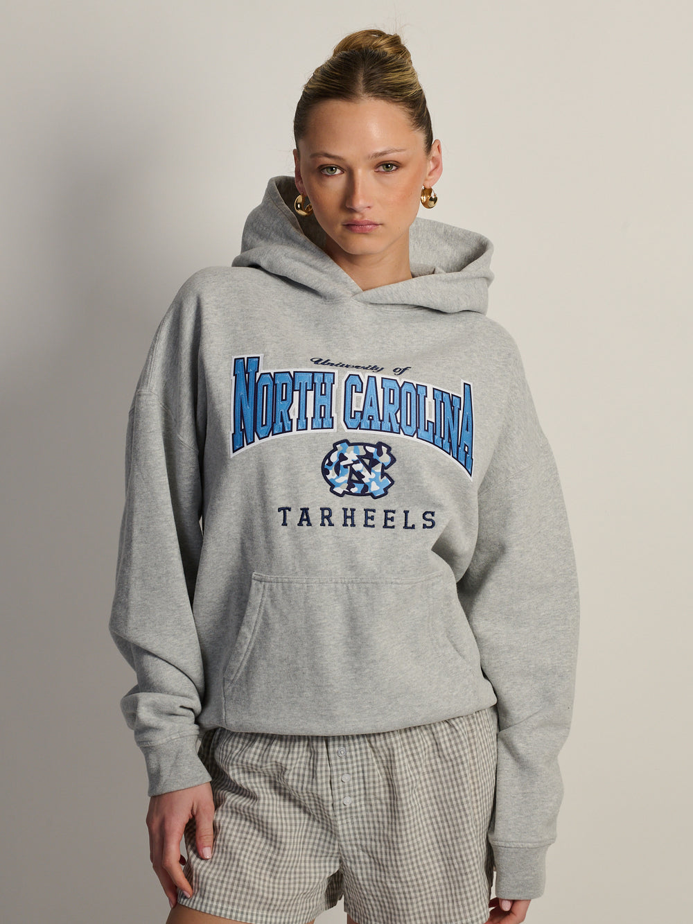 NORTH CAROLINA RELAXED CAMO LOGO HOODIE