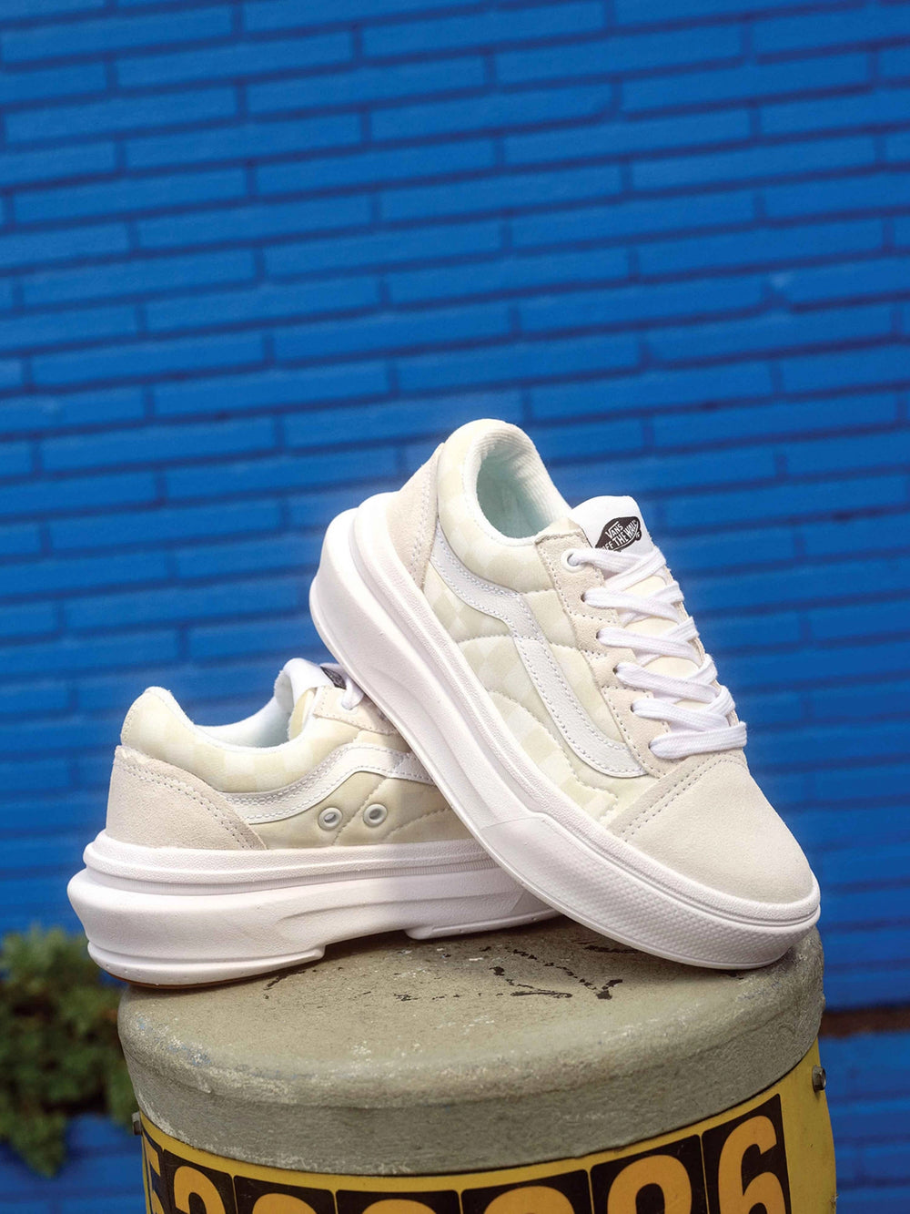 WOMENS VANS OLD SKOOL OVERT CC - CLEARANCE